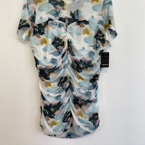 NEW NWT TORRID 1 Plus Size Stretch Mesh Crew Neck Ruched Top Watercolor Floral - Picture 6 of 15